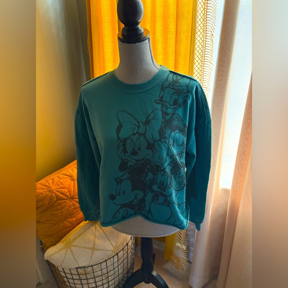Adorable Mickey and Friends Cropped Crew Neck Sweatshirt ❤️Women’s Sz M